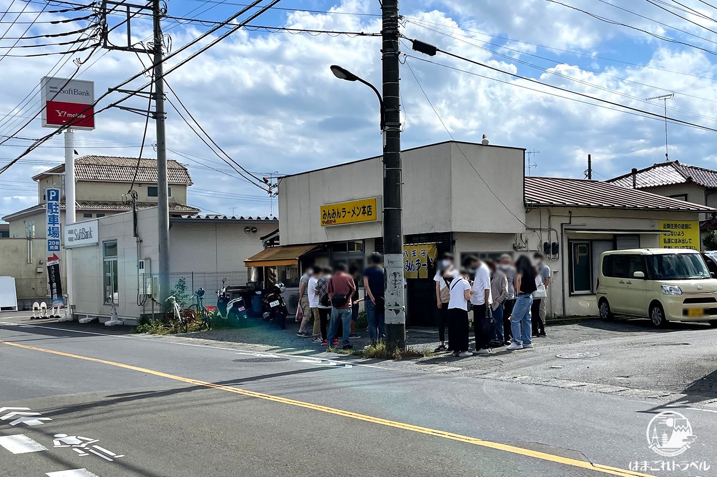 みんみんラーメン本店 外観と行列